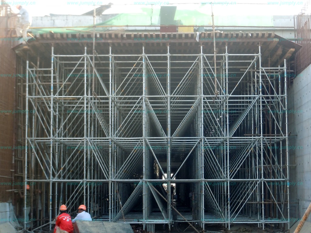 “承插型盤扣式腳手架，搭建好助手，效率有保障”